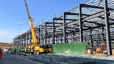 蔚藍鋼構百科：說一下目前鋼結構廠房造價每平方多少錢這個問題