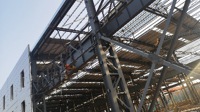 蔚藍鋼構百科：鋼結構廠房工程中門式鋼架結構各構件的作用