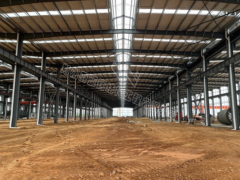 蔚藍鋼構百科：鋼結構廠房建造中螺栓連接的施工要求