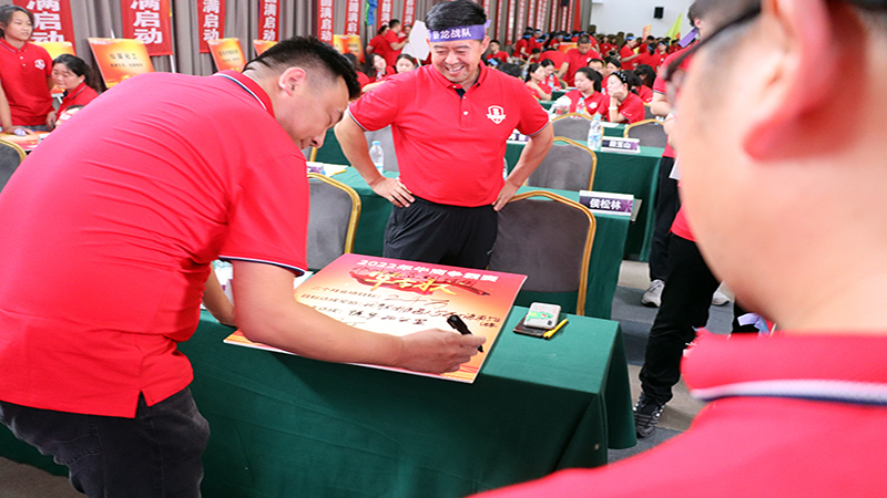 敢于挑戰(zhàn)，樂于奉獻(xiàn)，鄭州蔚藍(lán)鋼結(jié)構(gòu)好樣的!