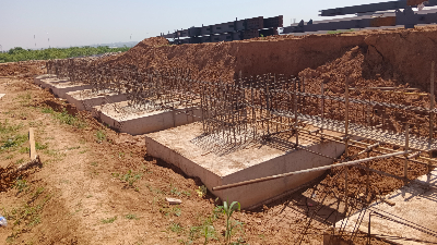 蔚藍鋼構百科：鋼結構廠房基礎施工需要注意哪些地方