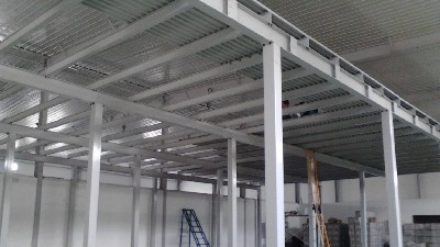 蔚藍行業百科：搭建鋼結構加層時注意事項